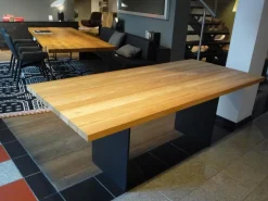 Janua Esstische|Esstisch SC41 Outdoor Akazie Roh Gebürstet Wangen Aluminium Schwarz Pulverbeschichtet