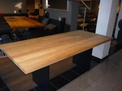 Janua Esstische|Esstisch SC41 Outdoor Akazie Roh Gebürstet Wangen Aluminium Schwarz Pulverbeschichtet