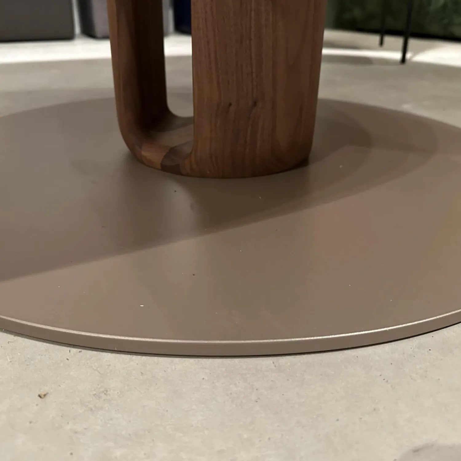 Rodam Esstische|Esstisch Sqround Ast Nussbaum Hartwachssiegel Bodenplatte Sahara Beige Mit Auszug