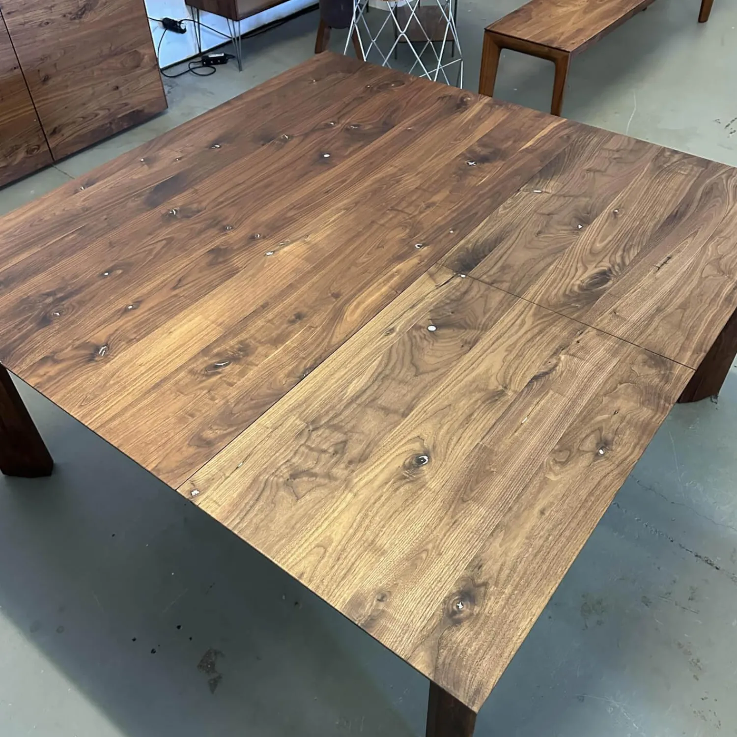 Scholtissek Esstische|Esstisch SR1 Astiger Nussbaum Natur Geölt Äste Mit Zinn Ausgegossen Inklusive Querauszug