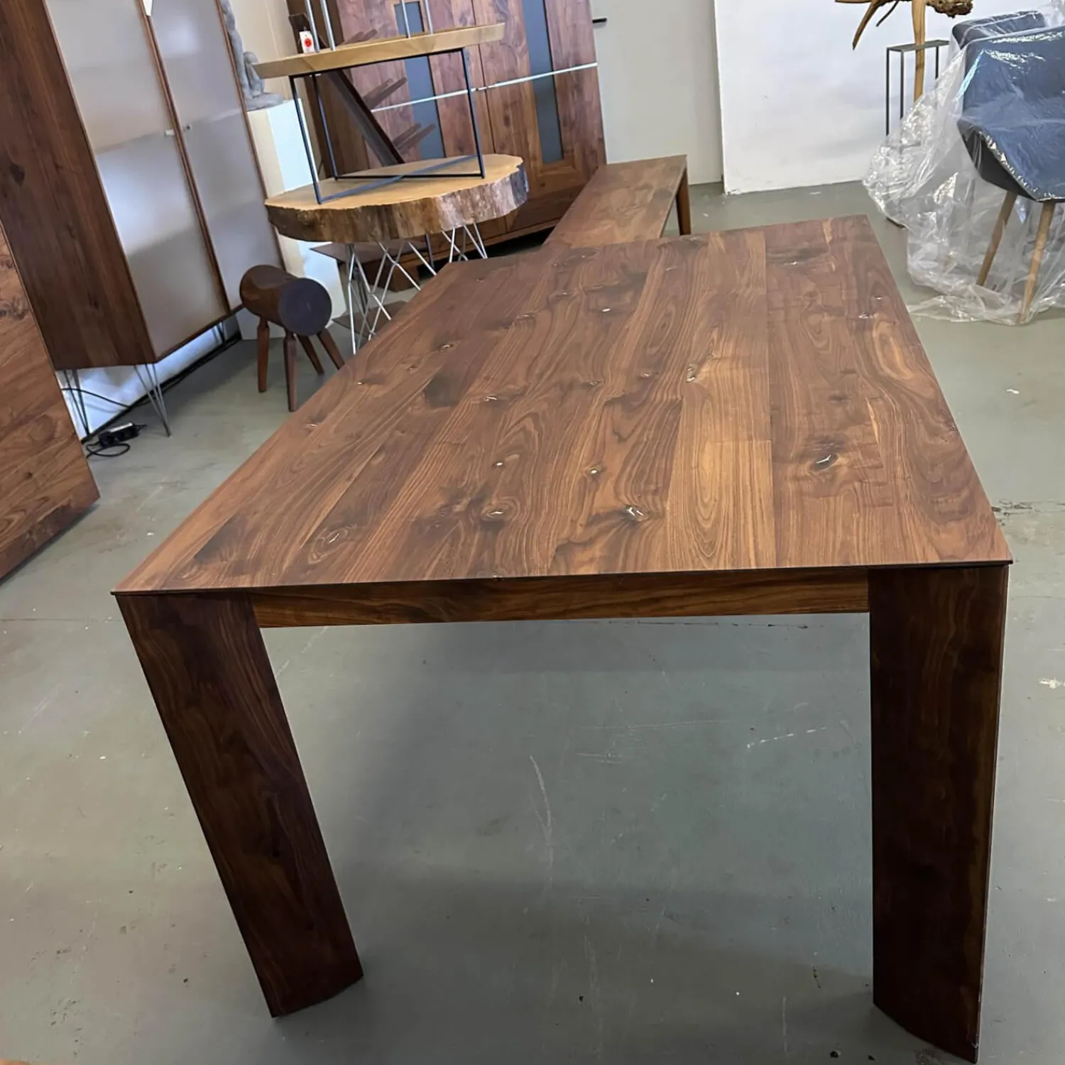 Scholtissek Esstische|Esstisch SR1 Astiger Nussbaum Natur Geölt Äste Mit Zinn Ausgegossen Inklusive Querauszug