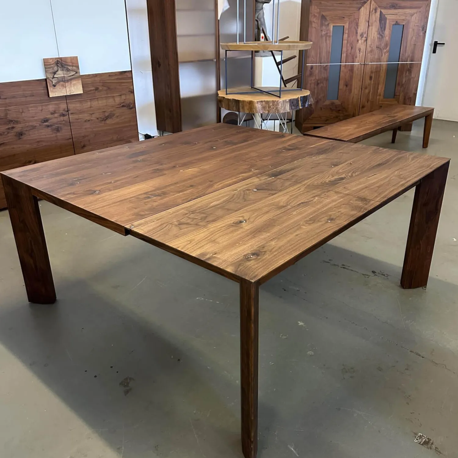 Scholtissek Esstische|Esstisch SR1 Astiger Nussbaum Natur Geölt Äste Mit Zinn Ausgegossen Inklusive Querauszug