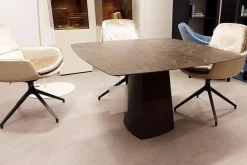 Hülsta Esstische|Esstisch T81 Platte Keramik Umbra Marron Grau Braun Fuß Metall Anthrazit Pulverbeschichtet