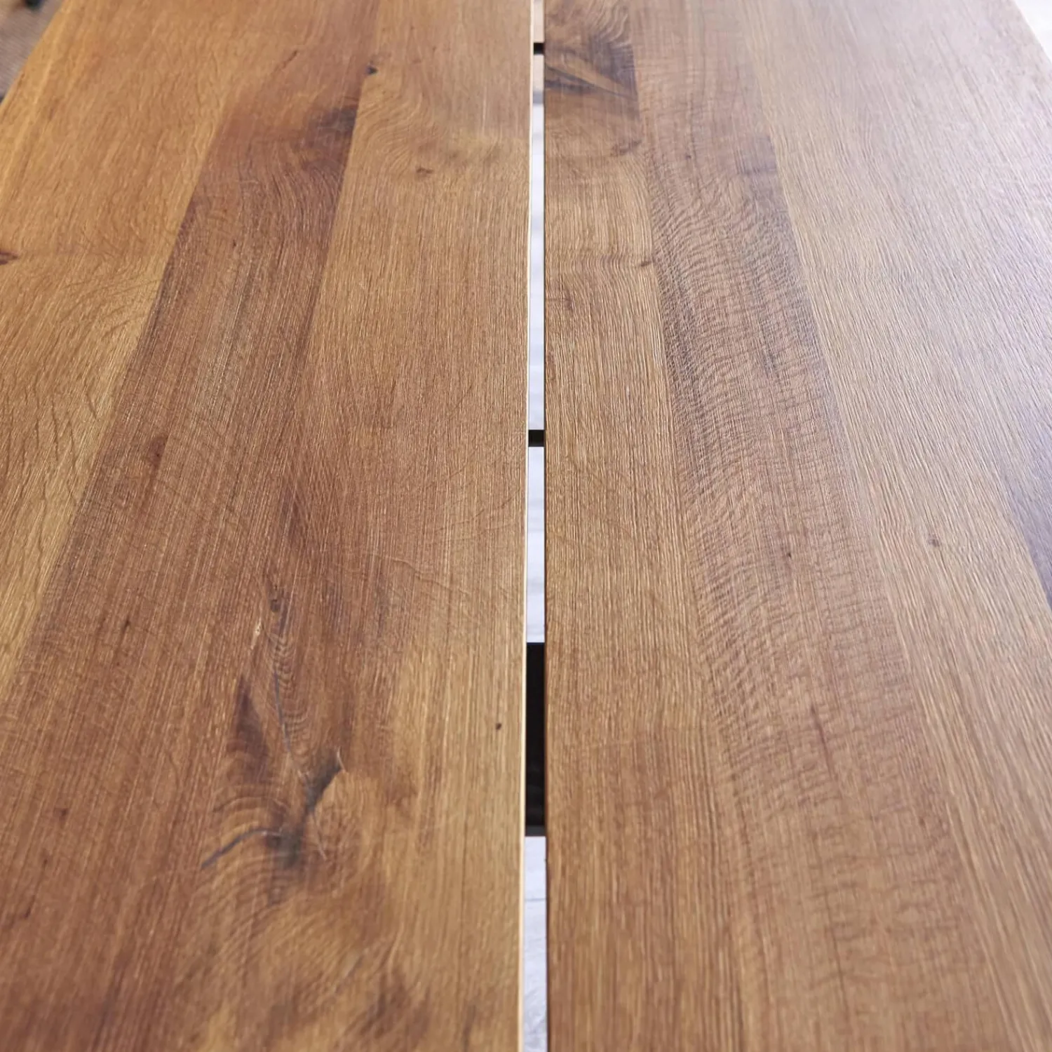 Scholtissek Esstische|Esstisch Talio 2020 Knorrige Eiche Rustiko Natur Geölt Mittelfuge Äste mit Harz Ausgegossen