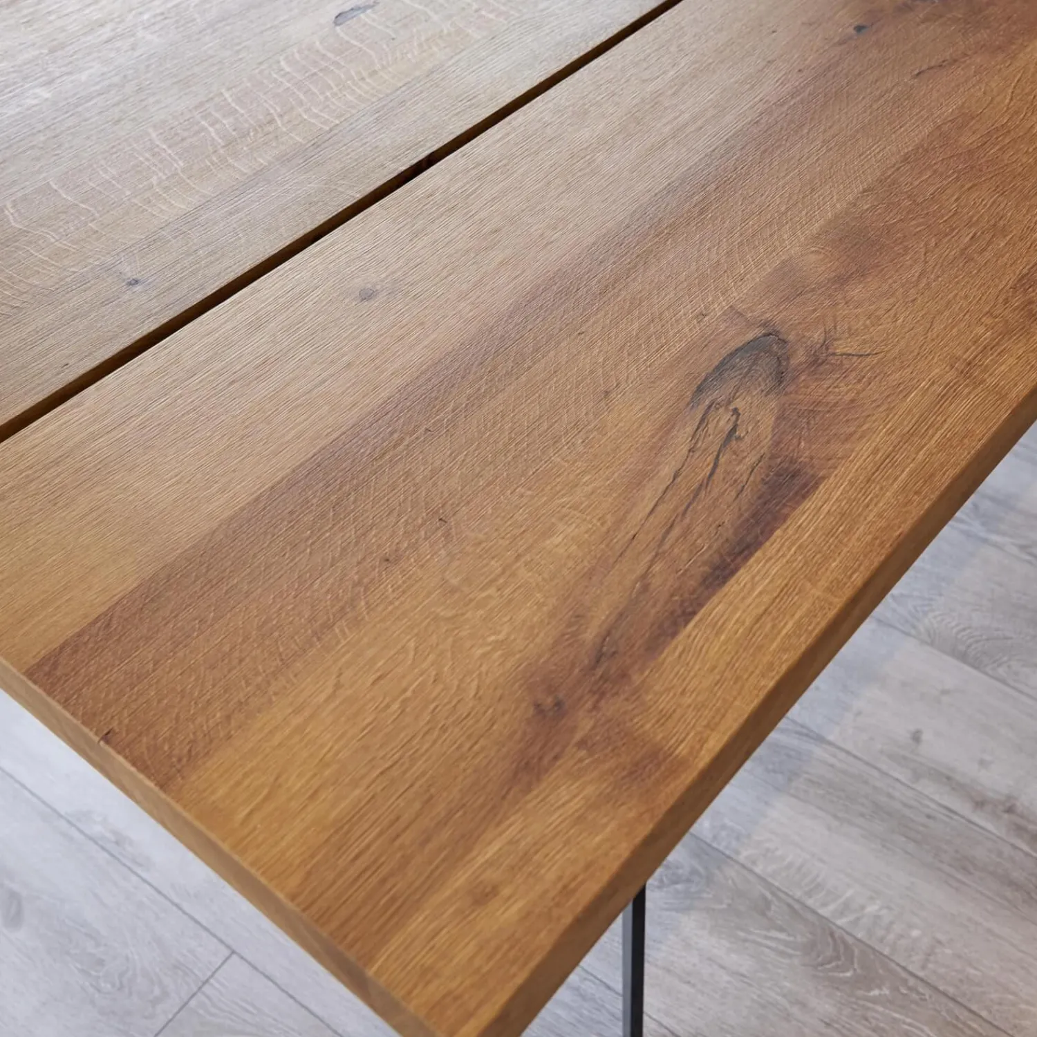 Scholtissek Esstische|Esstisch Talio 2020 Knorrige Eiche Rustiko Natur Geölt Mittelfuge Äste mit Harz Ausgegossen