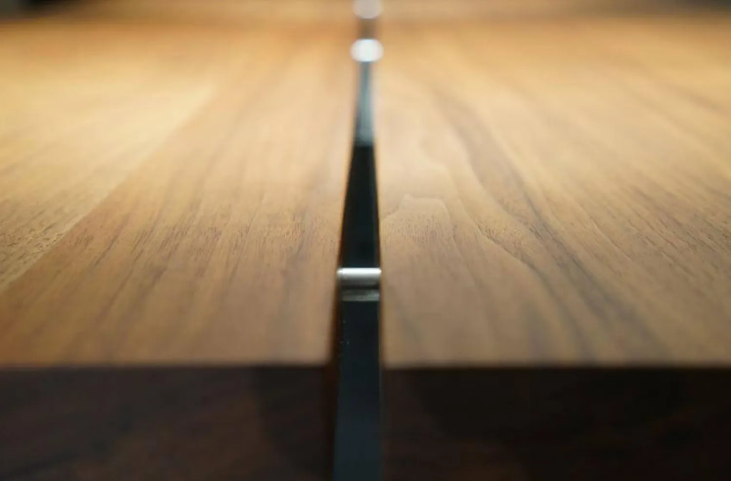 Zoom by Mobimex Esstische|Esstisch Tix Schwarznuss Natur Geölt Gestell Rohstahl Geölt