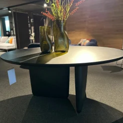 B&B Italia Esstische|Esstisch Tobi-Ishi Zementmörtel Schwarz