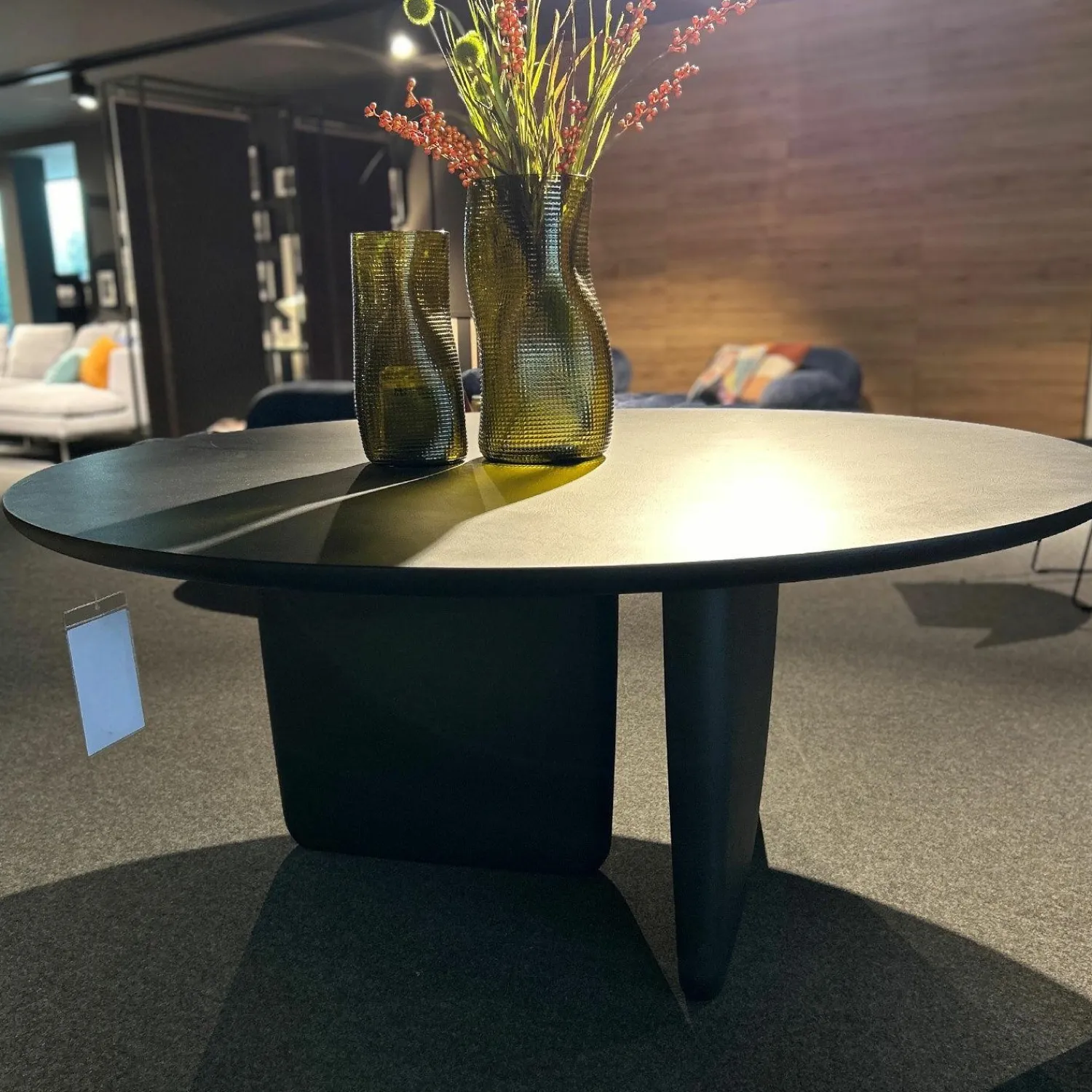 B&B Italia Esstische|Esstisch Tobi-Ishi Zementmörtel Schwarz