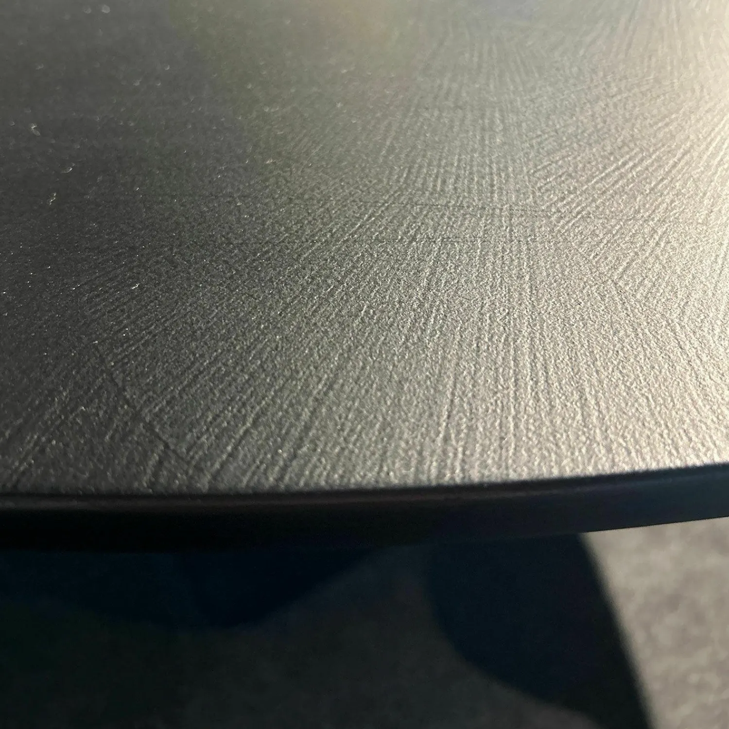 B&B Italia Esstische|Esstisch Tobi-Ishi Zementmörtel Schwarz