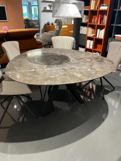 Draenert Esstische|Esstisch Tripole 1540 Platte Kalkstein Oriental Brown Anthrazit Braun Gestell Mooreiche Massiv