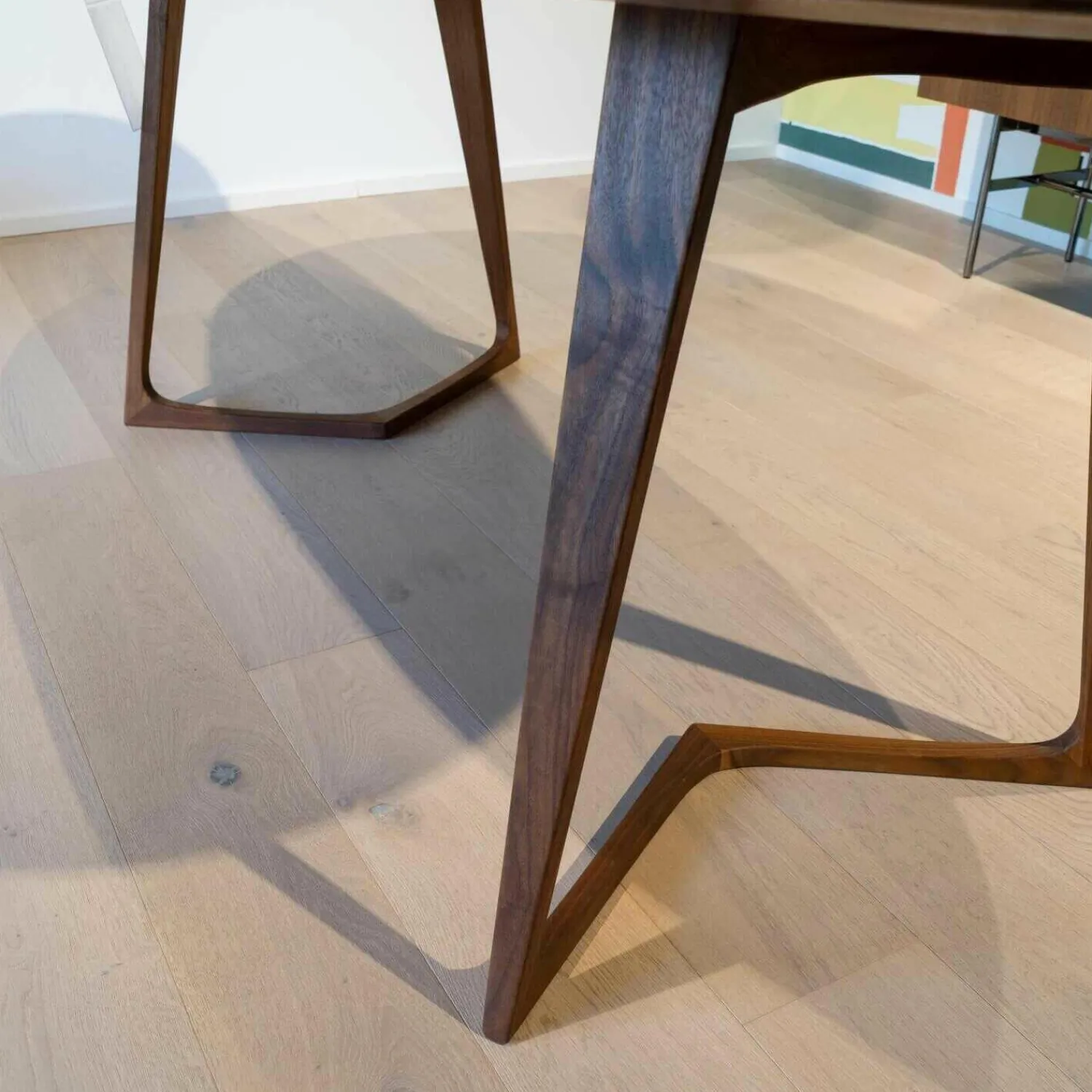 Zeitraum Esstische|Esstisch Twist Amerikanischer Nussbaum Massiv