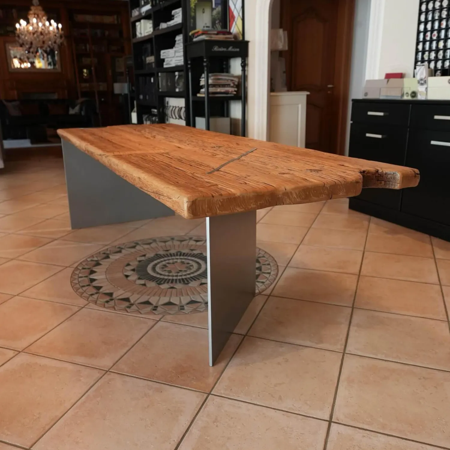 Nature Design Esstische|Esstisch Unikat Tischplatte Unikat Ulme Altholz Massiv Gestell Stahlwangen Grau