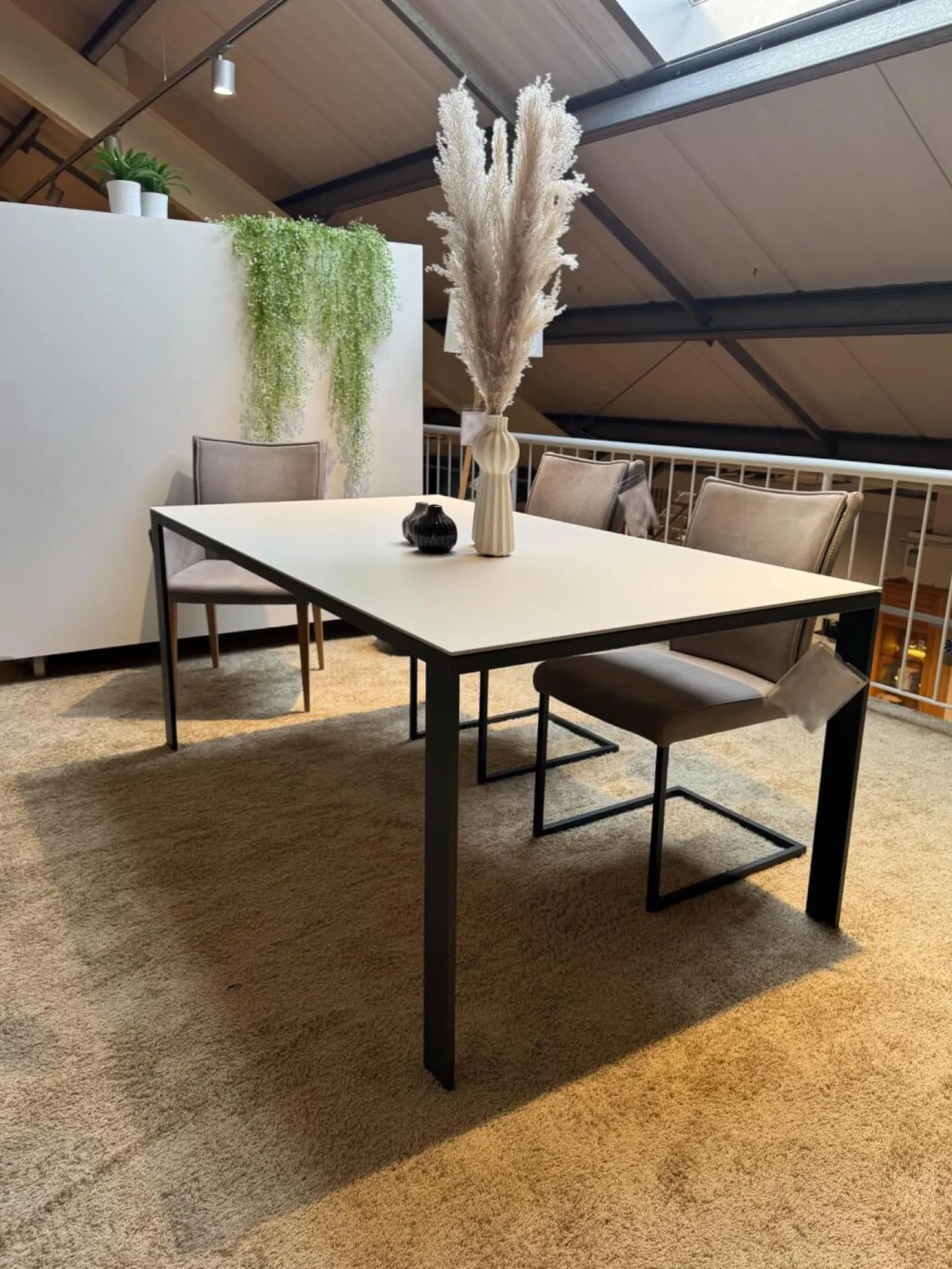 Global Esstische|Esstisch Vitoria Tischplatte Keramik Weiß UF 0105 Gestell Metall Schwarz Pulverbeschichtet