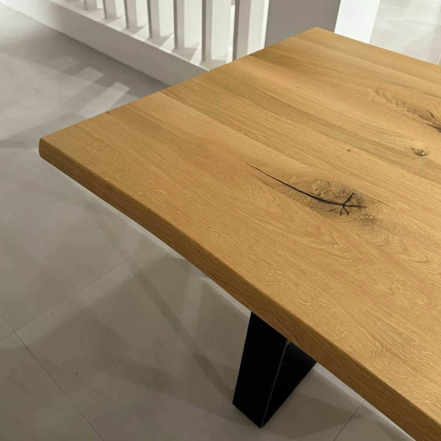 Wöstmann Esstische|Esstisch Wildeiche Gebürstet Natur Kufengestell Metall Schwarz Lackiert