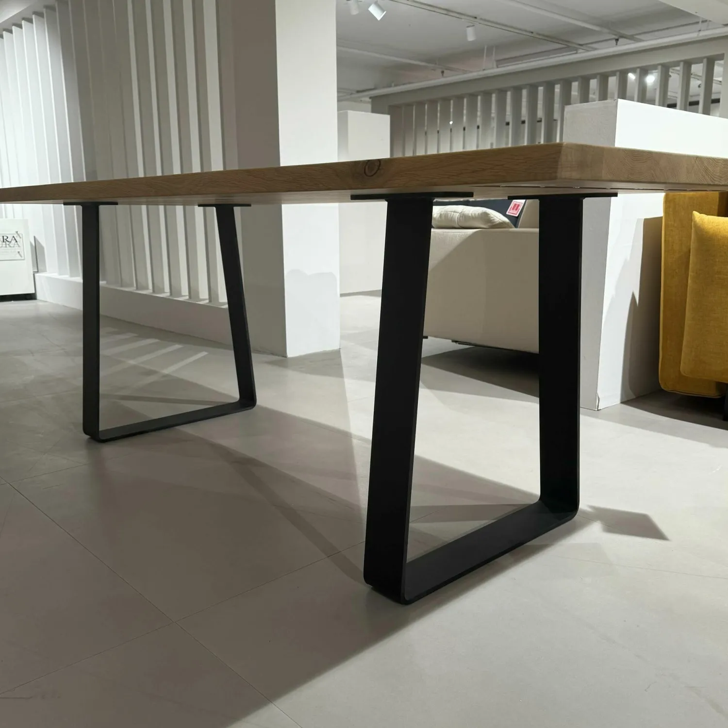 Wöstmann Esstische|Esstisch Wildeiche Gebürstet Natur Kufengestell Metall Schwarz Lackiert