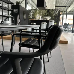 Vipp Essgruppen|Esstischgruppe Large 972 Keramik Gestell Pulverbeschichteter Stahl Mit 6 Stühlen