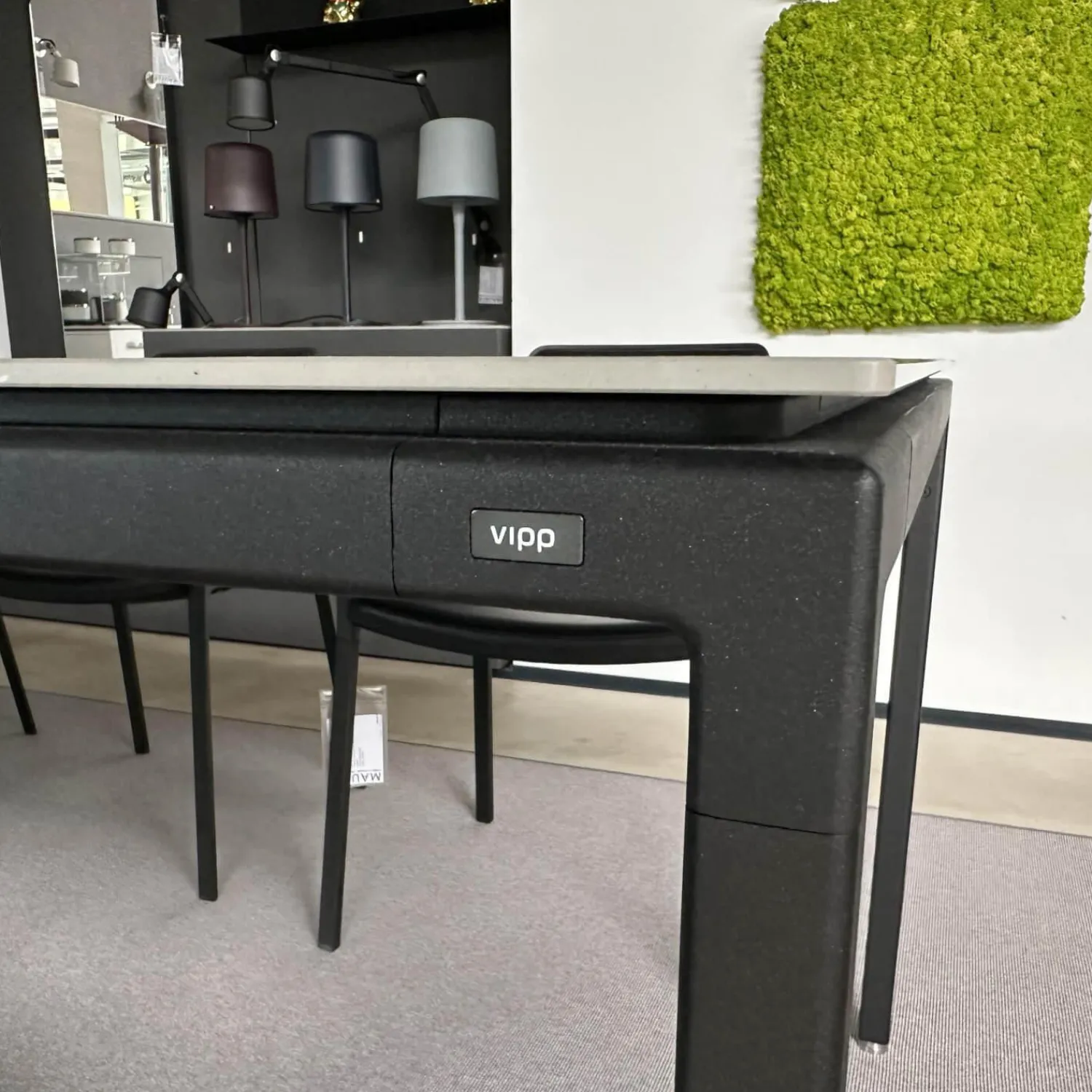 Vipp Essgruppen|Esstischgruppe Large 972 Keramik Gestell Pulverbeschichteter Stahl Mit 6 Stühlen