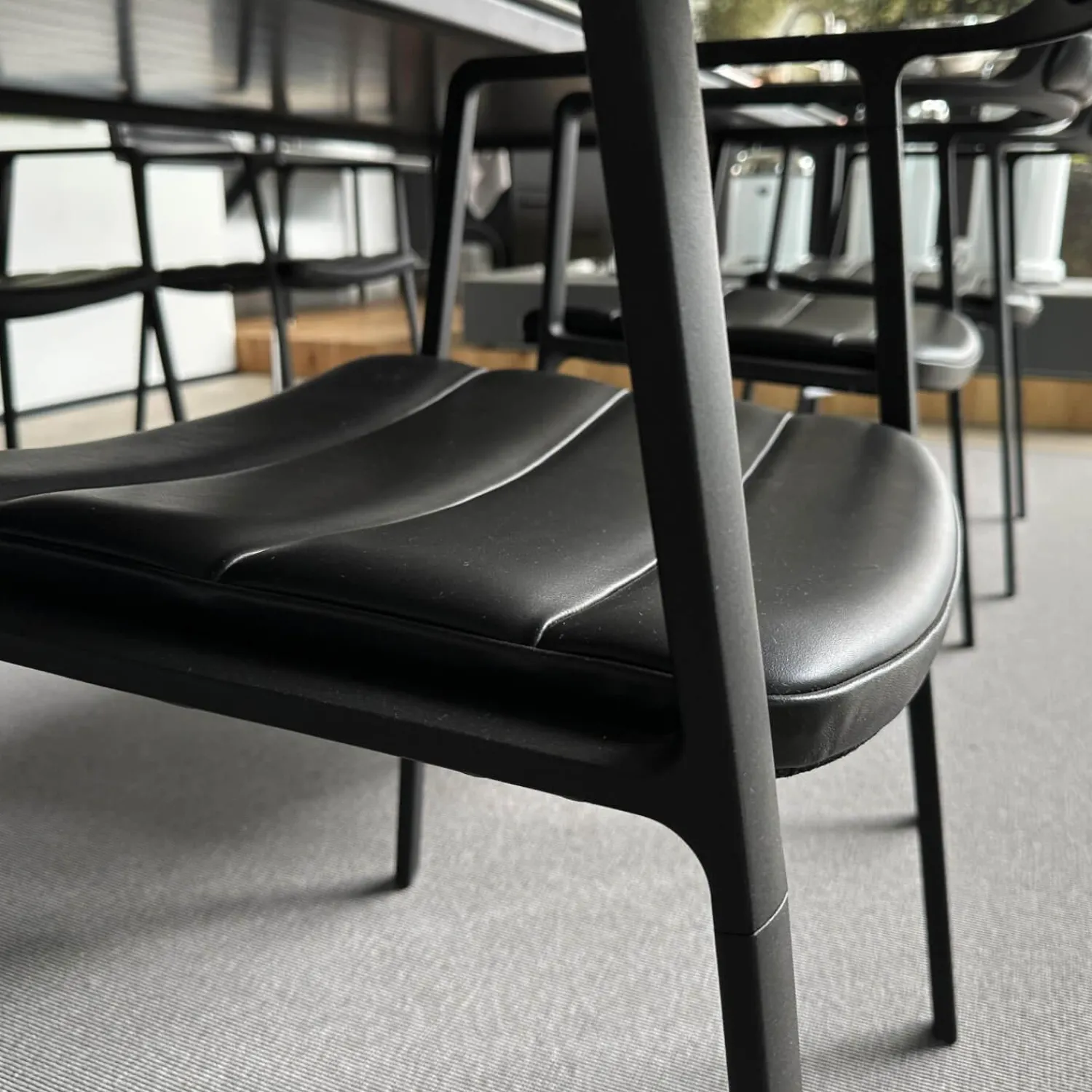 Vipp Essgruppen|Esstischgruppe Large 972 Keramik Gestell Pulverbeschichteter Stahl Mit 6 Stühlen