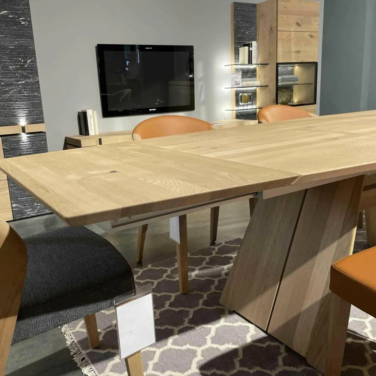 Voglauer Essgruppen|Esstischgruppe V-Rock Mit 4 Stühlen Mit Armlehnen Und 2 Stühlen Ohne Armlehnen Alteiche Rustiko