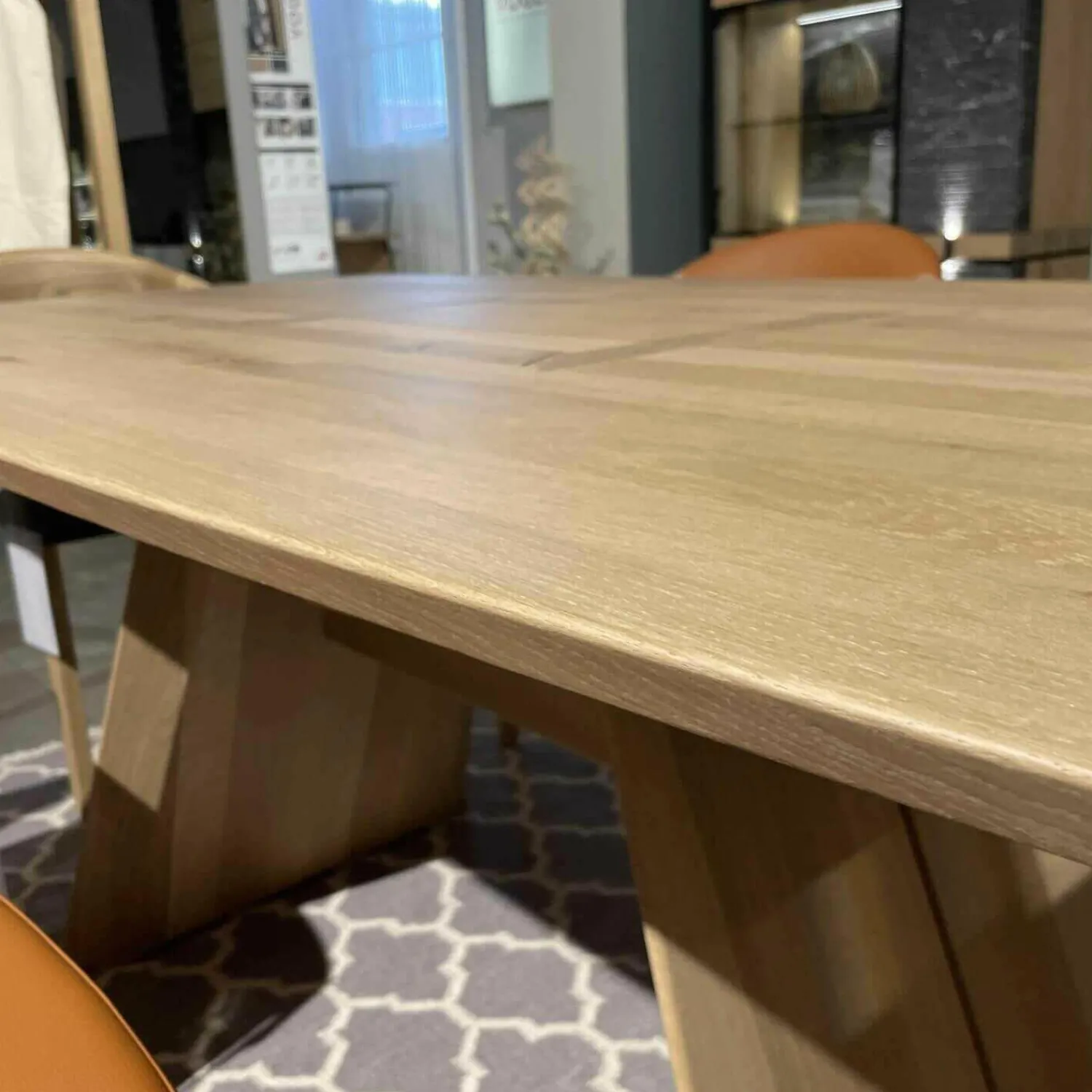 Voglauer Essgruppen|Esstischgruppe V-Rock Mit 4 Stühlen Mit Armlehnen Und 2 Stühlen Ohne Armlehnen Alteiche Rustiko