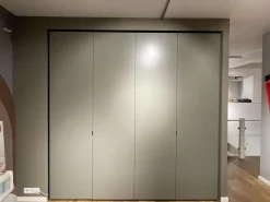 Interlübke Kleiderschränke|Falltürenkleiderschrank Collect Plus Lack M37 Manor Grün Braun Ledergriff Schwarz Inklusive Innenbeleuchtung