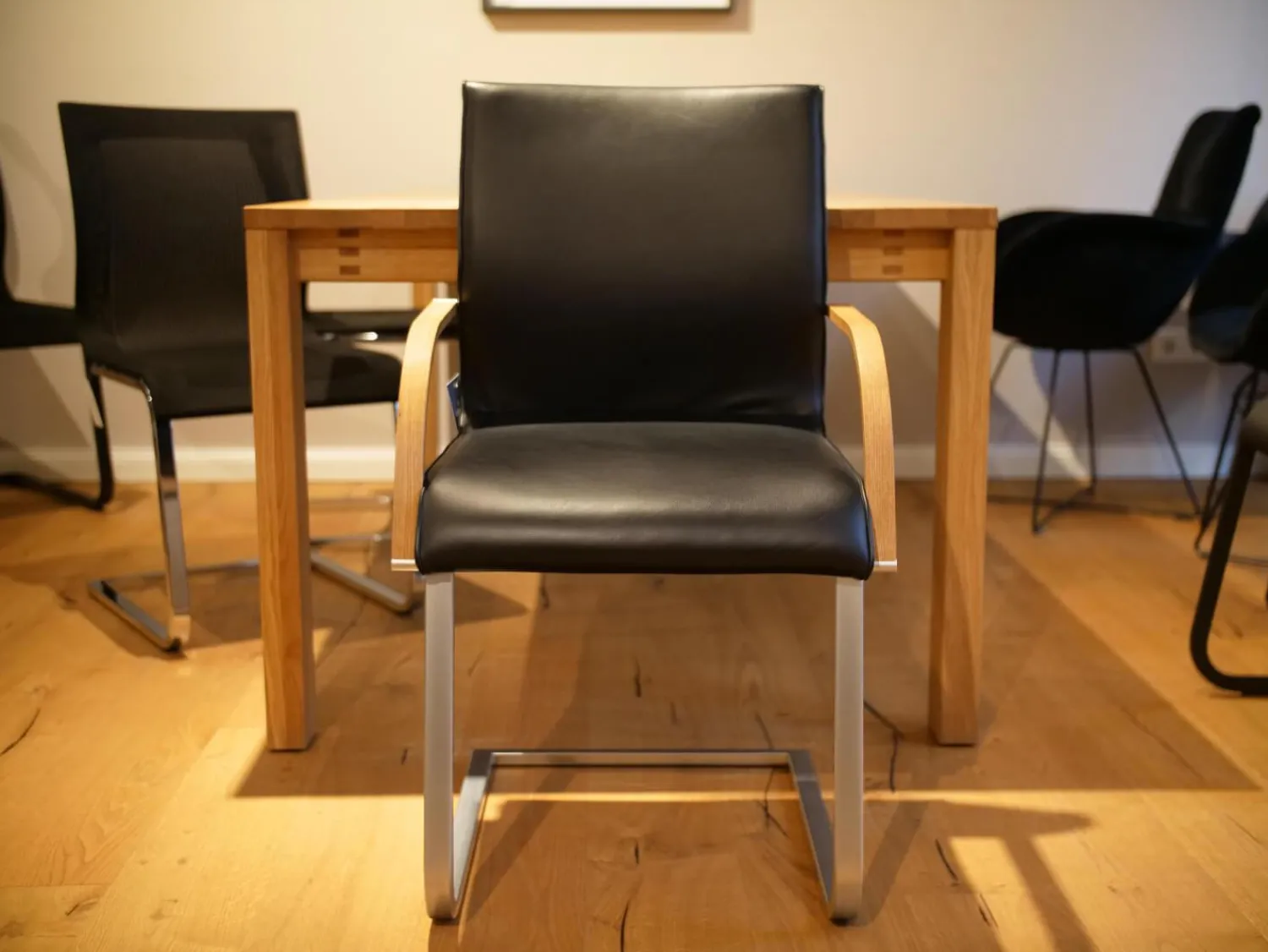 Team 7 Einzelstühle|Freischwinger Magnum Semianilinleder L1 Black Schwarz Gestell Chrom Edelstahl Finish Armlehne Eiche