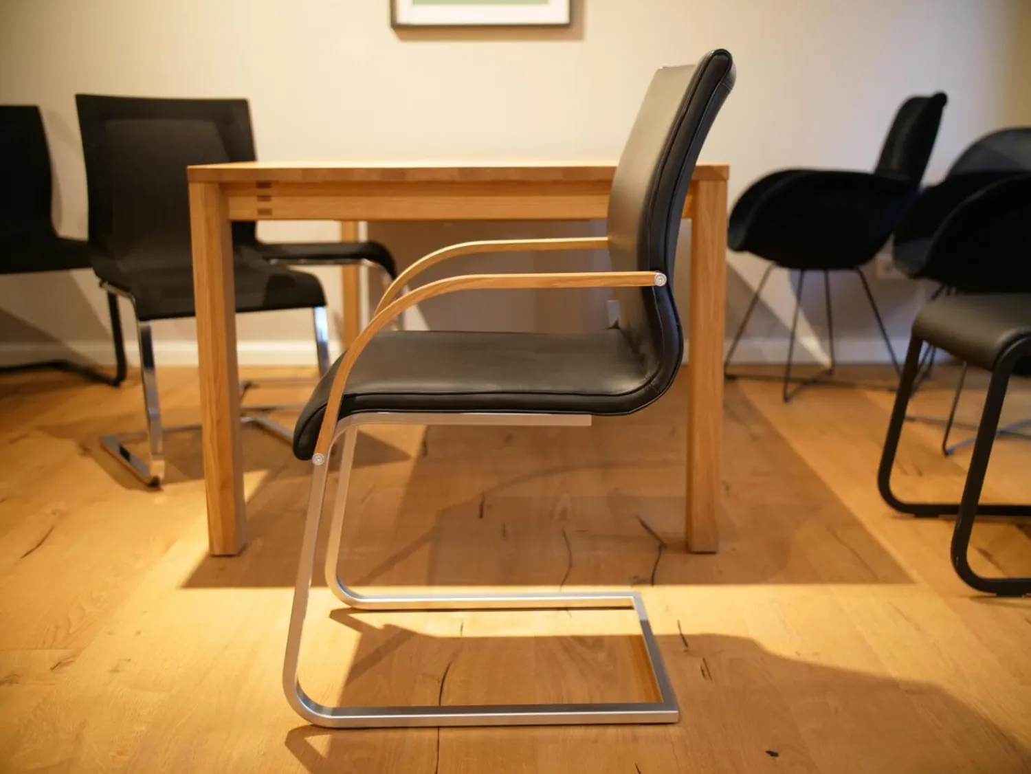 Team 7 Einzelstühle|Freischwinger Magnum Semianilinleder L1 Black Schwarz Gestell Chrom Edelstahl Finish Armlehne Eiche