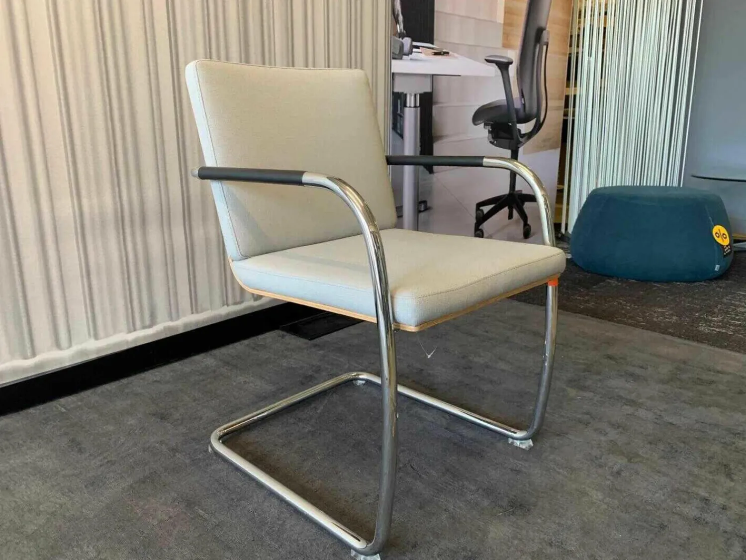 Thonet Einzelstühle|Freischwinger Stoff Cava 3 124 Achatgrau Gestell Chrom