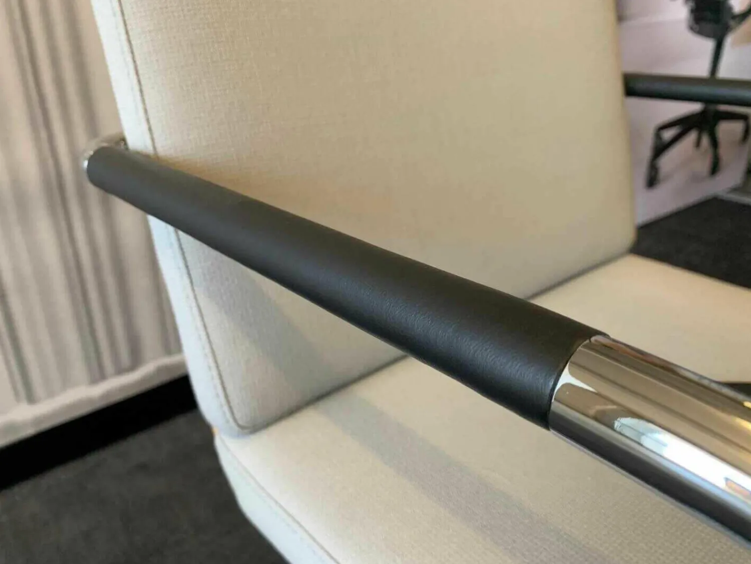 Thonet Einzelstühle|Freischwinger Stoff Cava 3 124 Achatgrau Gestell Chrom