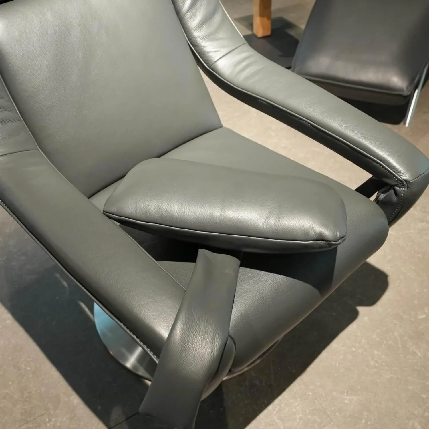 Koinor Relaxsessel|Funktionssessel Yoko No 12 VM Leder C Classic Pepper Schwarz Grau Gabel Alu Matt Schwarz