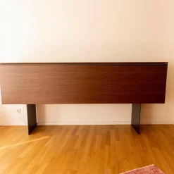 Porro Kommoden & Sideboards|Gallery Low Cupboard Außen Holzfarbe W20 Mongoi Innen Giallo Mustard Rückwand Spiegel Mit Beleuchtun