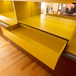 Porro Kommoden & Sideboards|Gallery Low Cupboard Außen Holzfarbe W20 Mongoi Innen Giallo Mustard Rückwand Spiegel Mit Beleuchtun