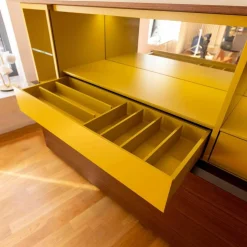 Porro Kommoden & Sideboards|Gallery Low Cupboard Außen Holzfarbe W20 Mongoi Innen Giallo Mustard Rückwand Spiegel Mit Beleuchtun