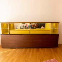 Porro Kommoden & Sideboards|Gallery Low Cupboard Außen Holzfarbe W20 Mongoi Innen Giallo Mustard Rückwand Spiegel Mit Beleuchtun