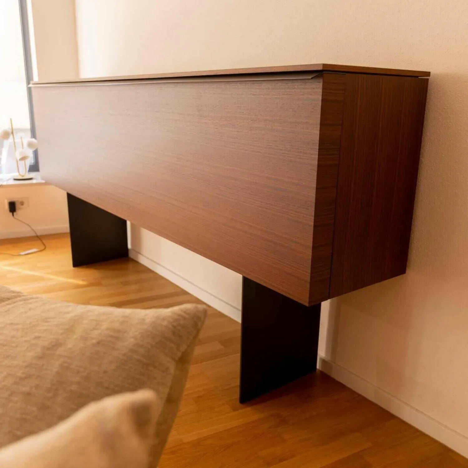 Porro Kommoden & Sideboards|Gallery Low Cupboard Außen Holzfarbe W20 Mongoi Innen Giallo Mustard Rückwand Spiegel Mit Beleuchtun