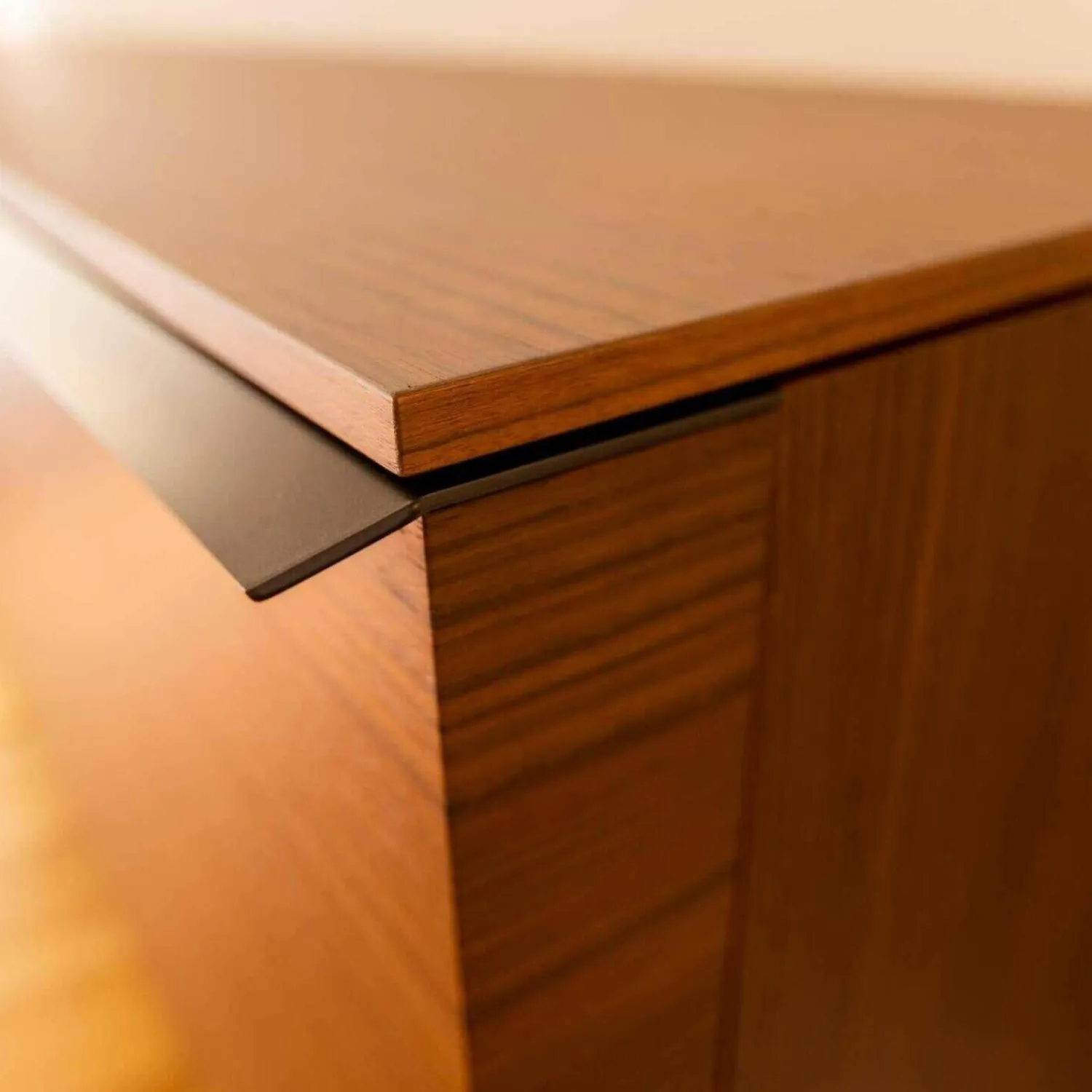 Porro Kommoden & Sideboards|Gallery Low Cupboard Außen Holzfarbe W20 Mongoi Innen Giallo Mustard Rückwand Spiegel Mit Beleuchtun