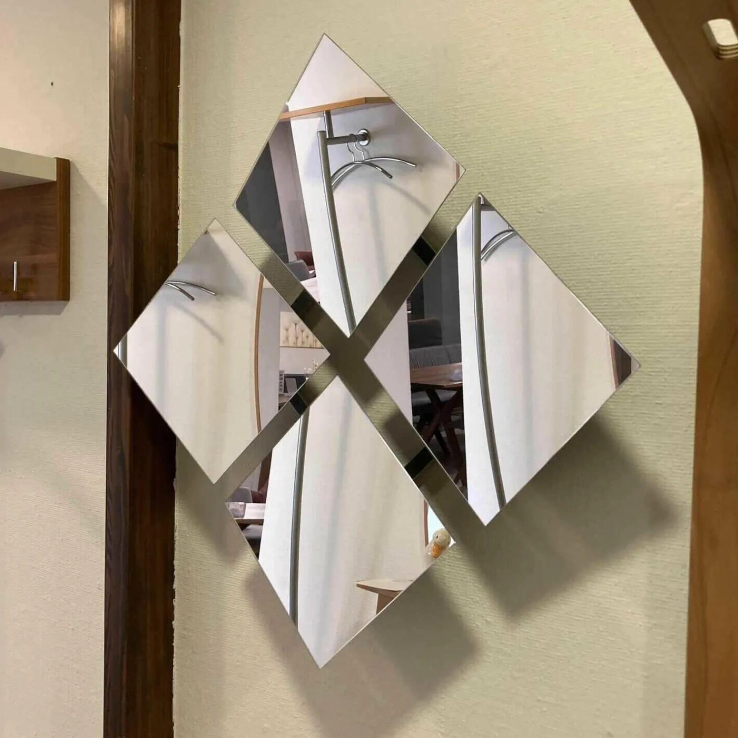 Sudbrock Garderoben|Garderobe Elli Nussbaum Furnier Glattlack Schwarz Paneel Bank Korpus