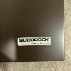 Sudbrock Garderoben|Garderobe Elli Nussbaum Furnier Glattlack Schwarz Paneel Bank Korpus