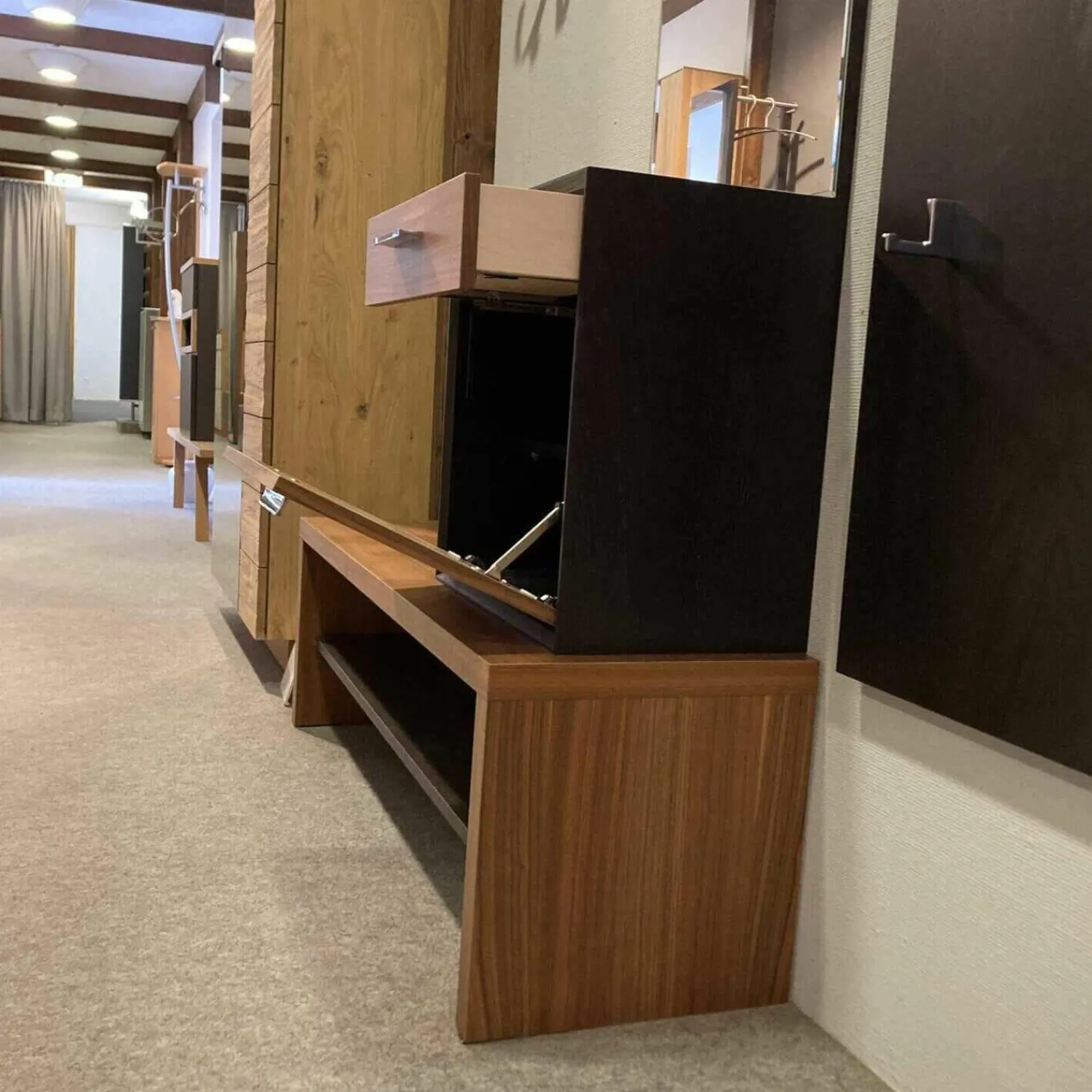 Sudbrock Garderoben|Garderobe Modo M5 Eiche Dunkel Nussbaum mit Spiegel