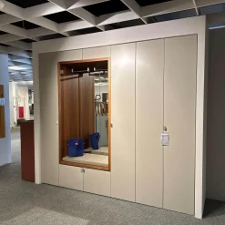 Hülsta Garderoben|Garderobe Multi Forma Lack Seidengrau Akzent Kernnussbaum Sitzpolster Kunstleder S453 Taupe Beige