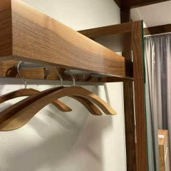 Sudbrock Garderoben|Garderobe Nexus 215 Nussbaum Lacobel Schwarz mit Spiegel