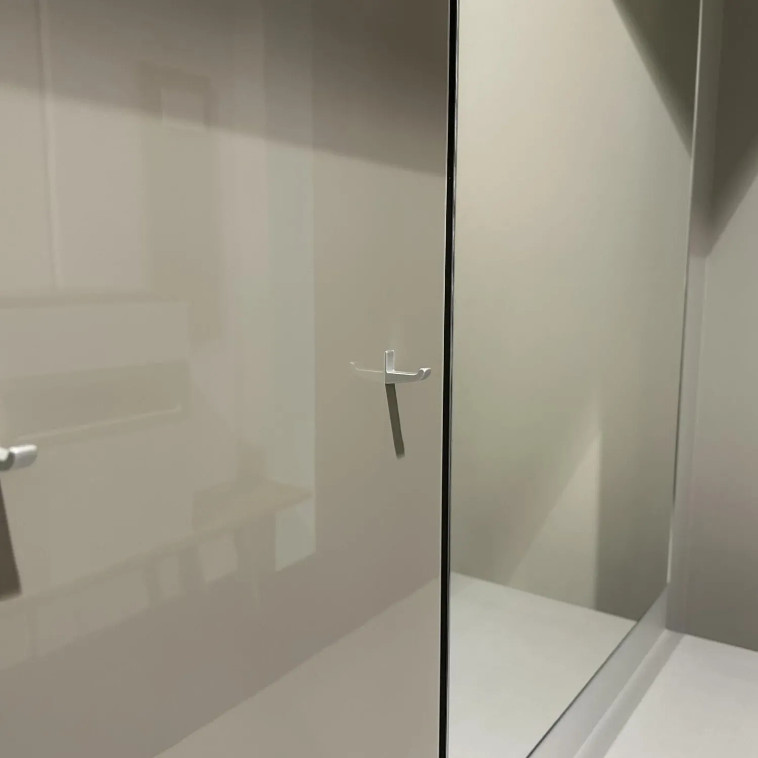 Schönbuch Garderoben|Garderobe S7 Lack Hochglanz Asphalt Aluminiumboarde Eloxiert Mit Spiegelpaneel