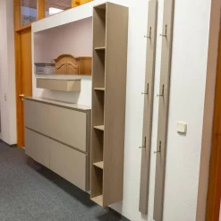 Sudbrock Garderoben|Garderobe Tando Glattlack 408 Terra Grau Beige Eiche Sahara Griffe Metall