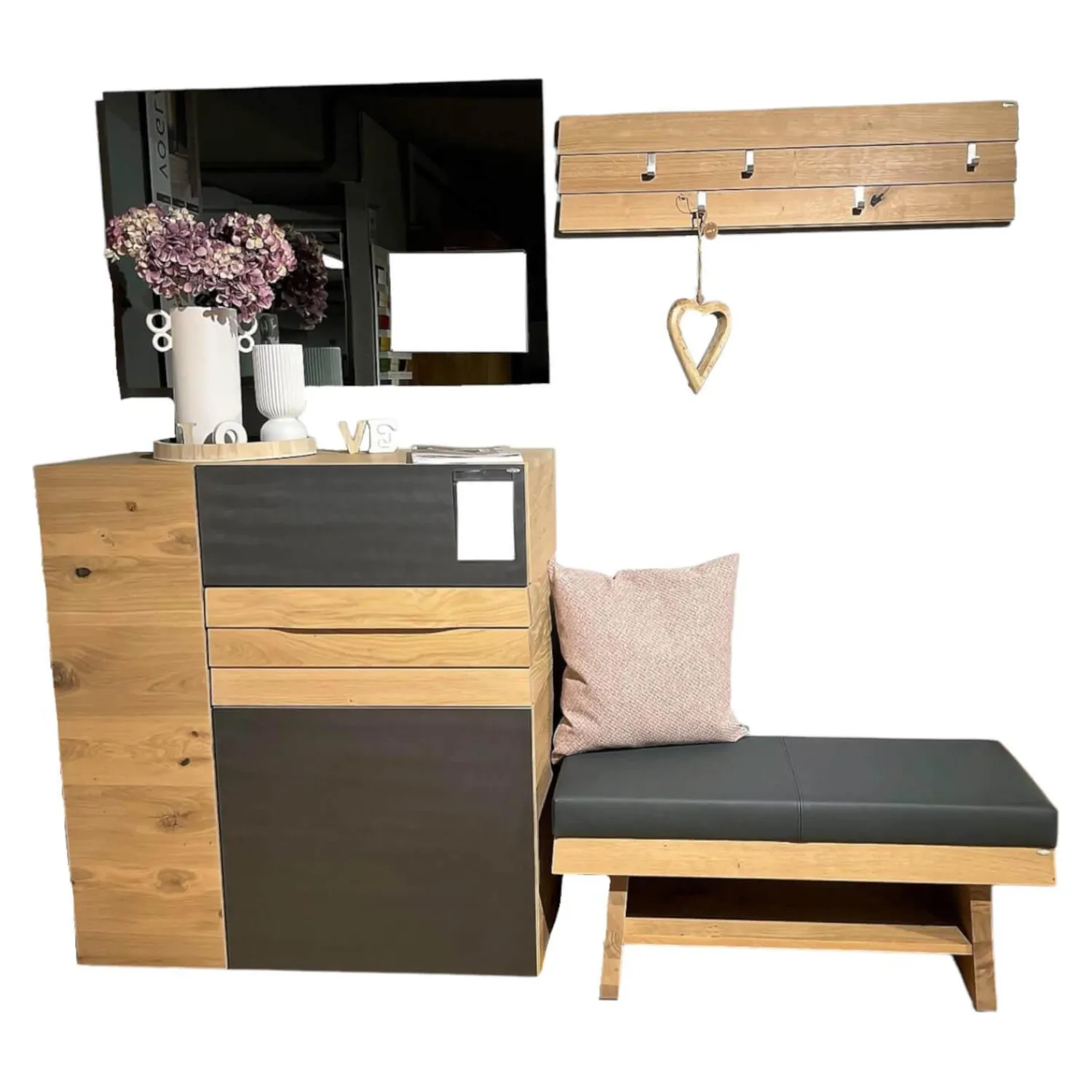 Voglauer Garderoben|Garderobe V-Organo Wildeiche Rustico Schwarz Akzent Eisen Bezug Sitzbank Leder Anthrazit Grau