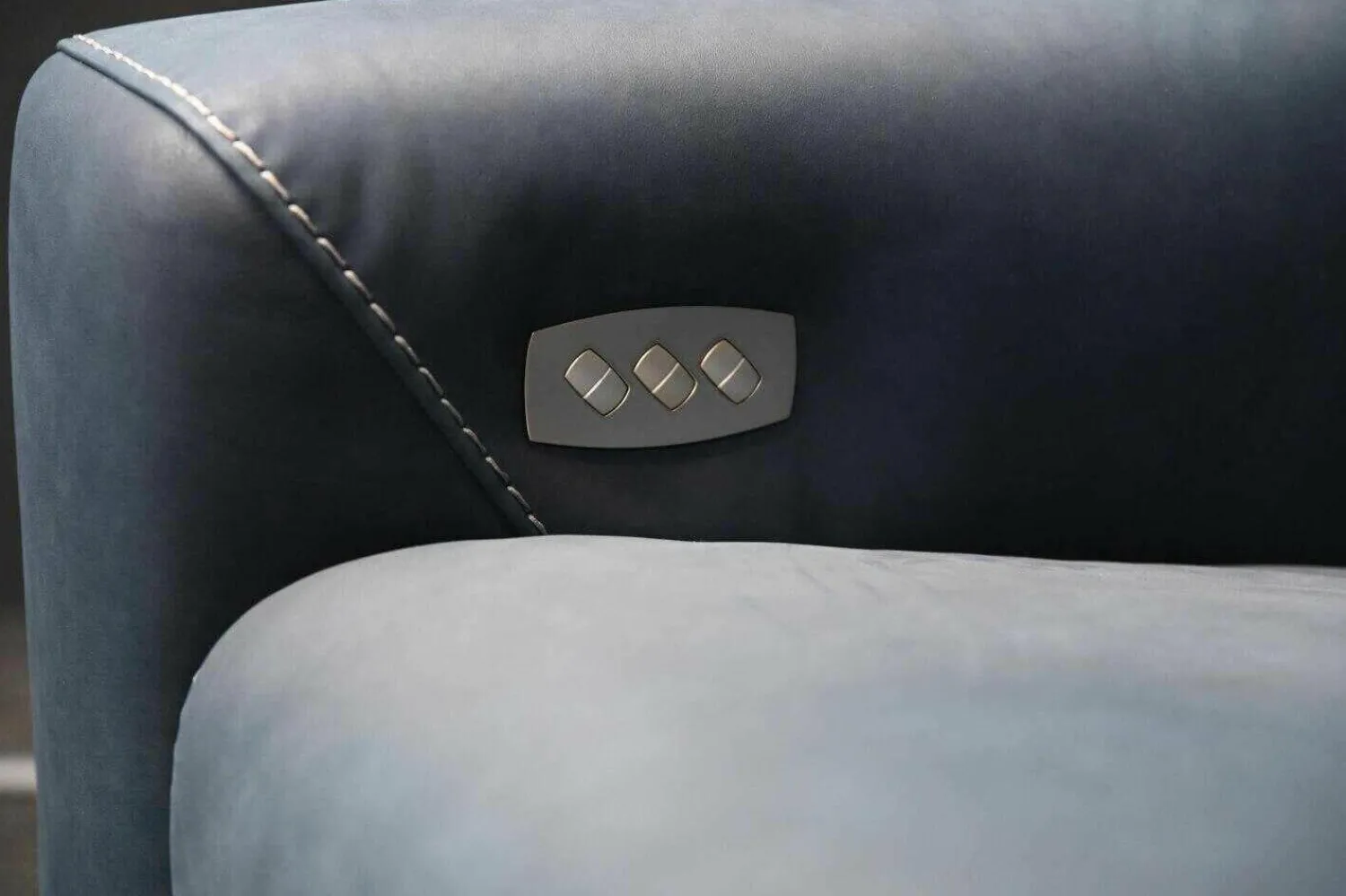 Rossini Polstergruppen|Garnitur Opi Leder Sensation Pilote Blau Sofa und Sessel Elektrisch Verstellbar