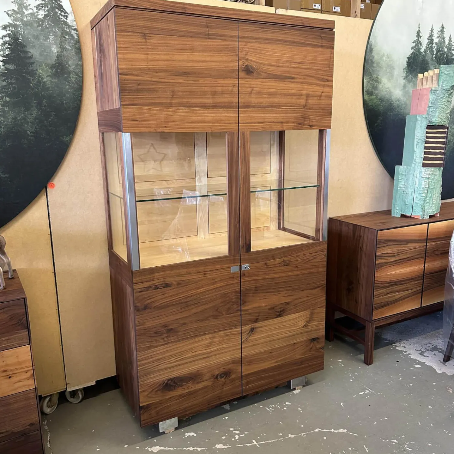 Scholtissek Vitrinen & Highboards|Geschirrschrank Delano Astiger Nussbaum Natur Geölt Innen Birke Mit Beleuchtung