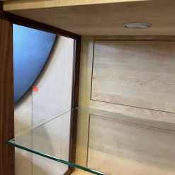 Scholtissek Vitrinen & Highboards|Geschirrschrank Delano Astiger Nussbaum Natur Geölt Innen Birke Mit Beleuchtung