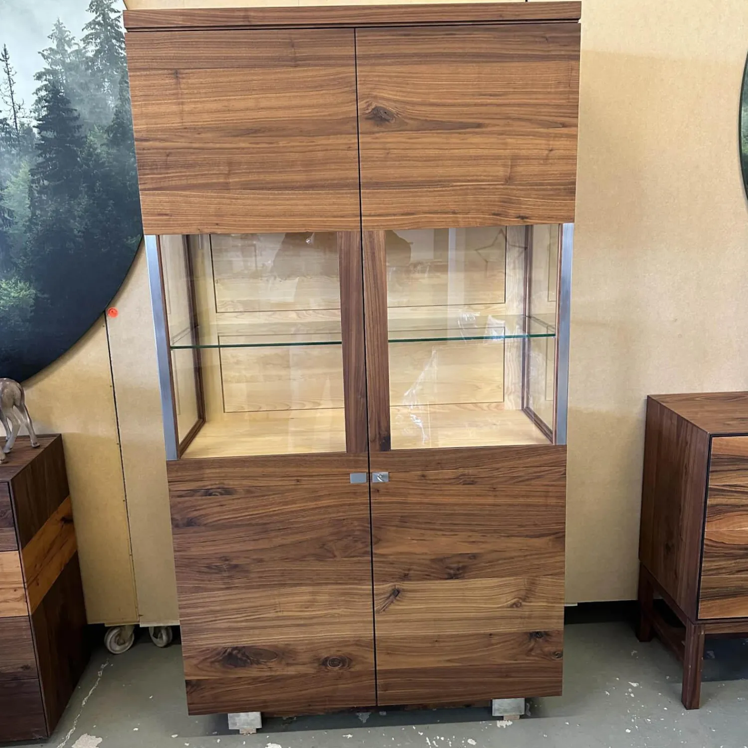 Scholtissek Vitrinen & Highboards|Geschirrschrank Delano Astiger Nussbaum Natur Geölt Innen Birke Mit Beleuchtung