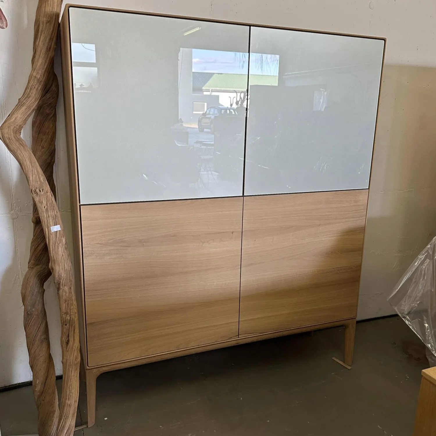 Scholtissek Vitrinen & Highboards|Geschirrschrank Fira Knorrige Eiche Puro Geölt Glas MO 137 Platin Glänzend Grau