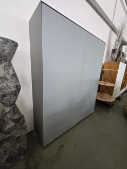 Scholtissek Vitrinen & Highboards|Geschirrschrank Novus Korpus Knorrige Eiche Rustikal Natur Geölt Front Glas Verkehrsgrau Matt Grau